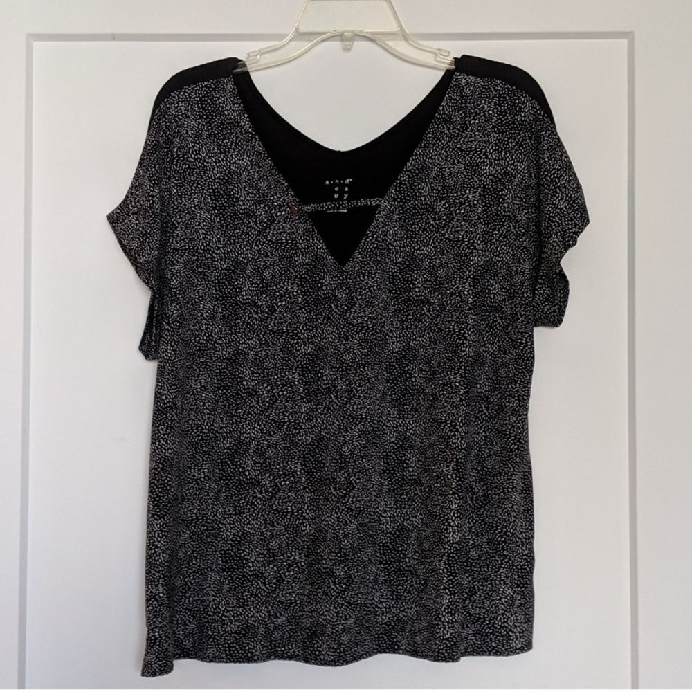 A new day black and white shirt L